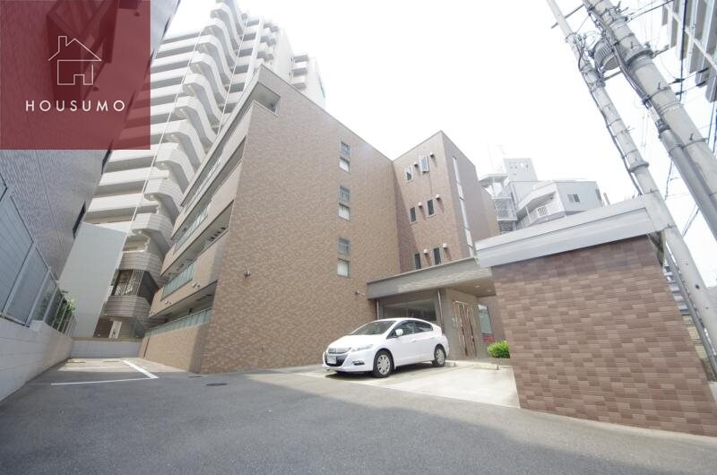 物件外観写真1　(外観は落ち着いています)