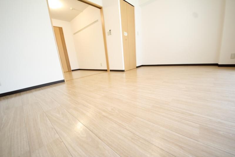 物件内観写真17　(おしゃれな居間です)