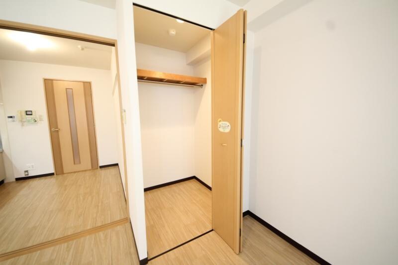 物件内観写真28　(収納豊富です)