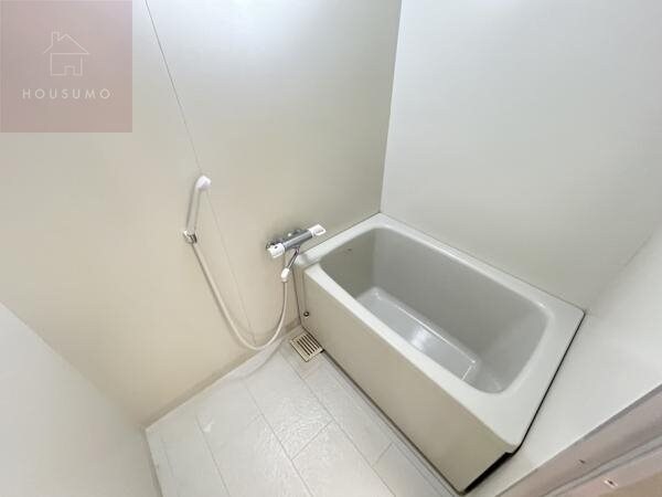 物件内観写真9　(日々の疲れを癒すお風呂付です)