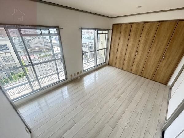 物件内観写真11　(使い勝手のいい洋室です)