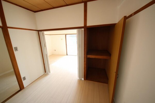 収納(小物を収納するのに便利です)