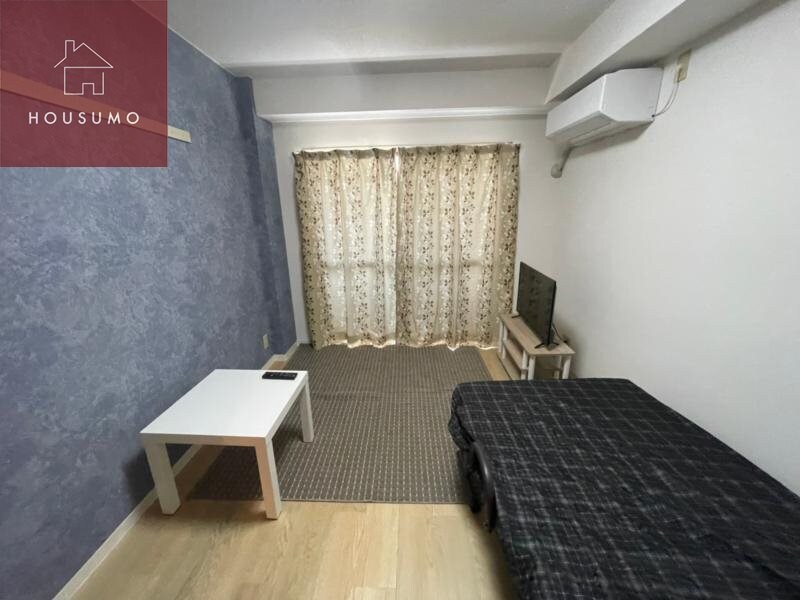 物件内観写真8　(広くて明るい寝室)