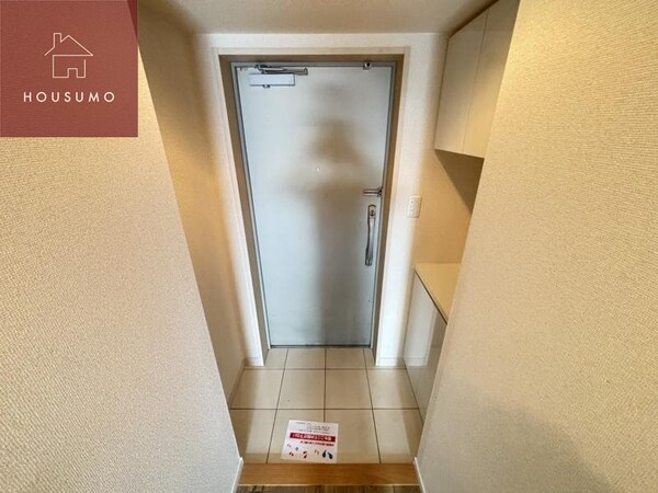 玄関(同施工会社・同型モデルの室内です。（参考写真・イメージ写真）)
