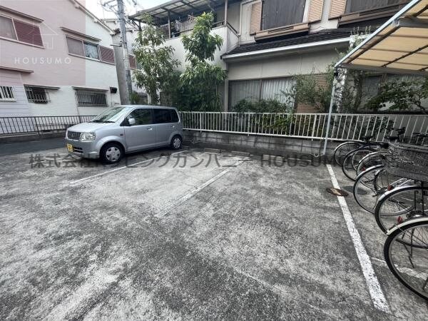 物件外観写真2　(駐車場完備です)