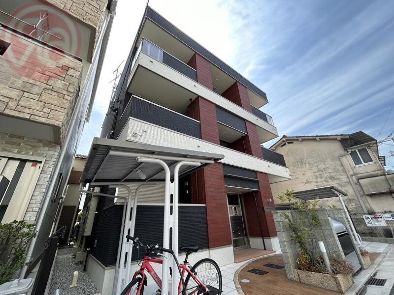 物件外観写真3　(便利な収納スペースです)