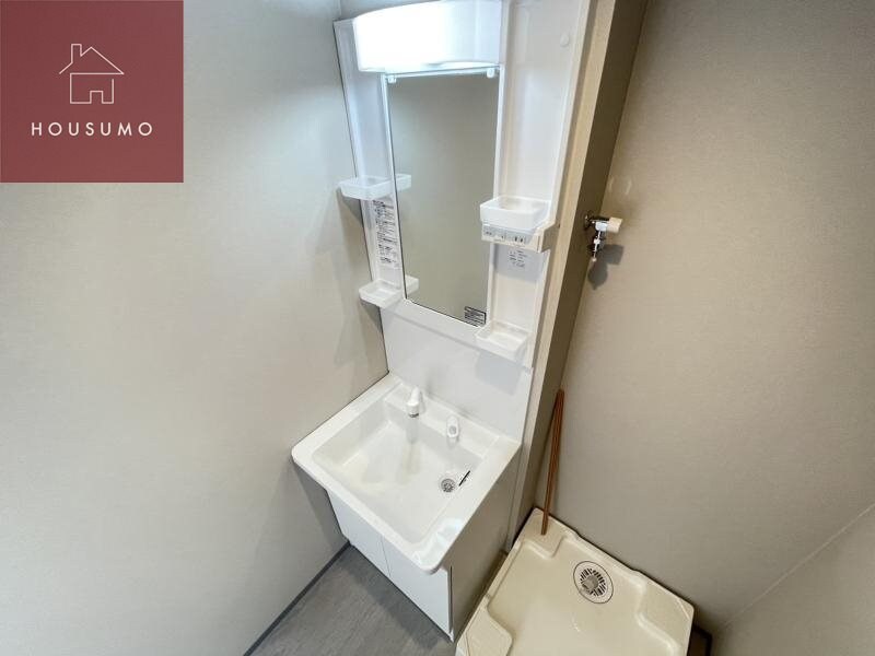 物件内観写真16　(朝の身支度には欠かせない独立洗面化粧台)