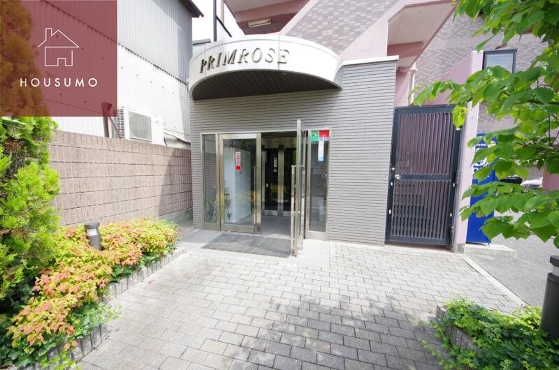 物件外観写真3　(落ち着いたエントランスです)