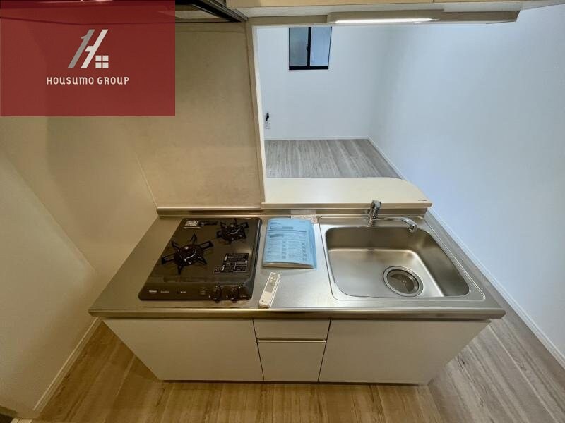 物件内観写真6　(落ち着いた色調の寝室です)