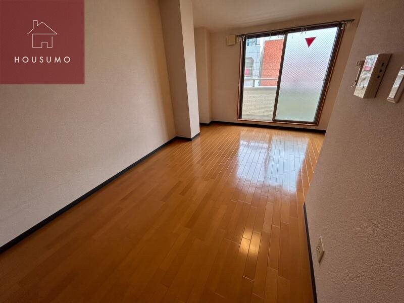 物件内観写真5　(こちらのリビングで趣味の時間をお楽しみください)