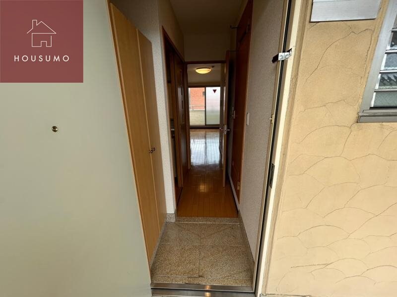 物件内観写真10　(ゆったりとした玄関です)