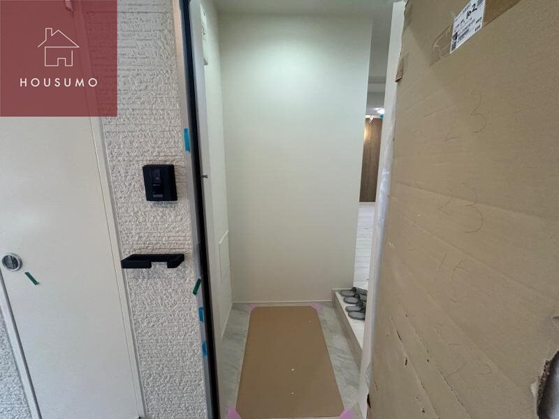 物件内観写真11　(ゆったりとした玄関です)