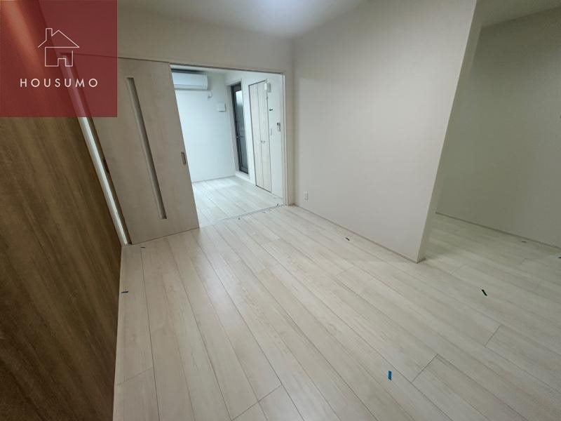 物件内観写真16　(ゆったりとした居間です)