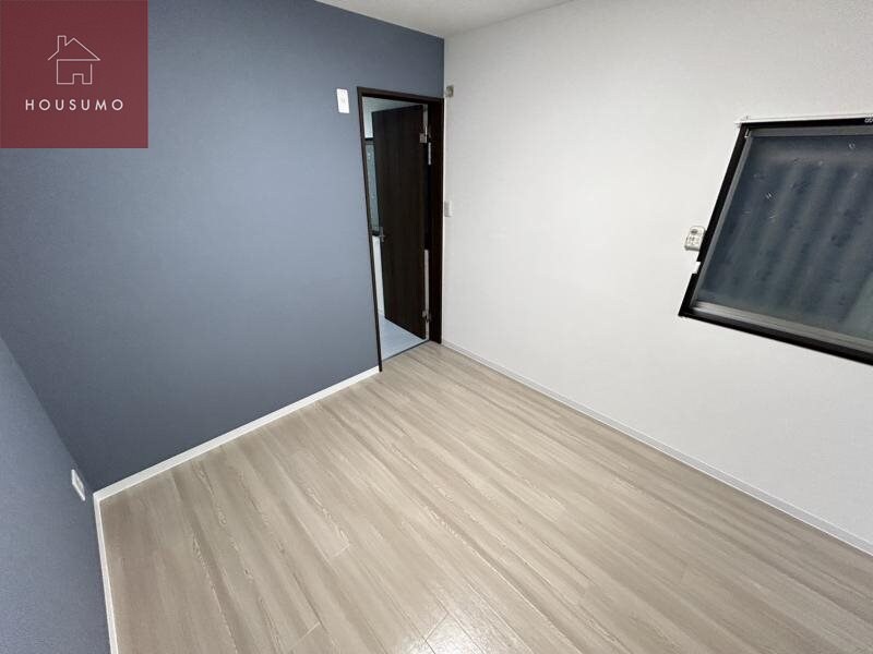 物件内観写真23　(広々とした洋室です)