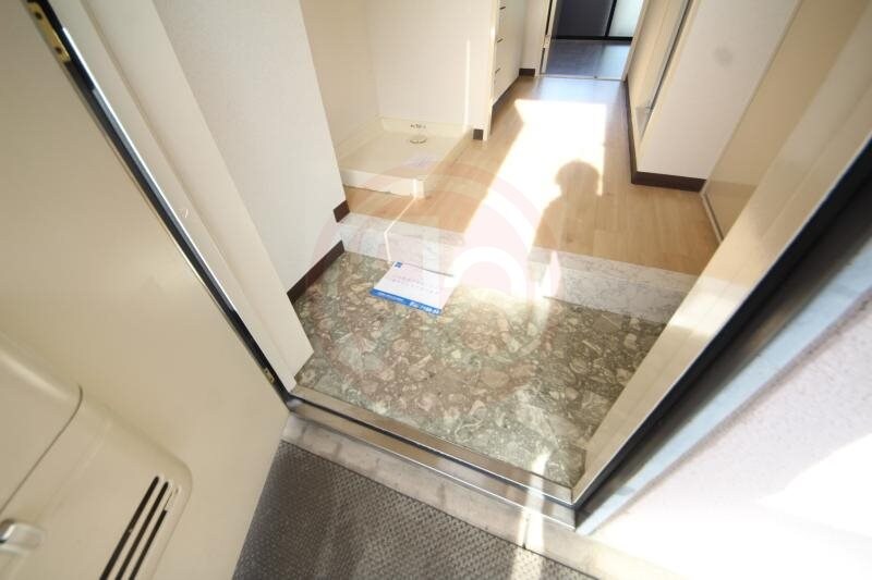 物件内観写真16　(シンプルで使いやすい玄関です)