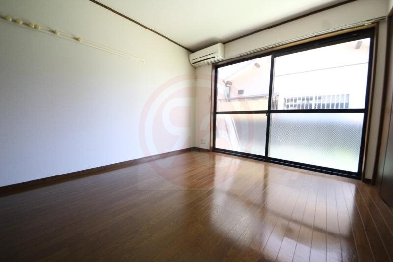 物件内観写真24　(個人の部屋や寝室として使える洋室です)