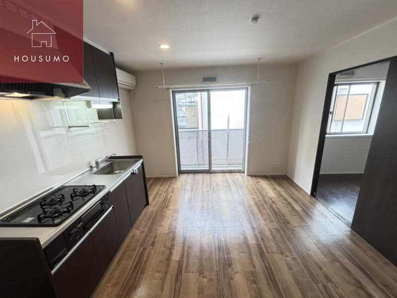 物件内観写真29　(こちらのリビングで趣味の時間をお楽しみください)