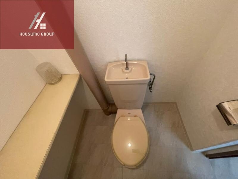 物件内観写真10　(落ち着いた色調のトイレです)