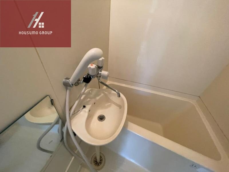 物件内観写真12　(ゆったりとスペースのある洗面所)