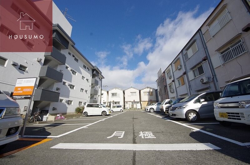物件外観写真4　(駐車場です)