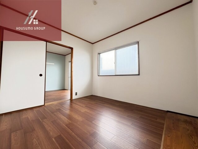 物件内観写真18　(ゆったりとした居間です)