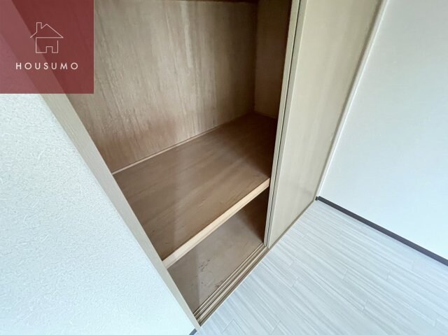 物件内観写真15　(ゆったりとした居間です)