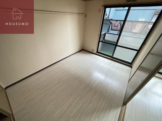 物件内観写真27　(こちらの居間で趣味の時間をお楽しみください)