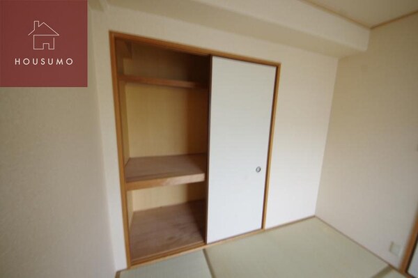 収納(小物を収納するのに便利です)
