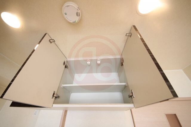 物件内観写真24　(小物を収納するのに便利です)