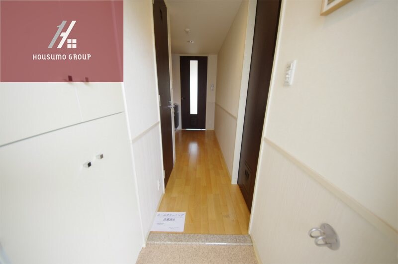 物件内観写真10　(シンプルで使いやすい玄関です)