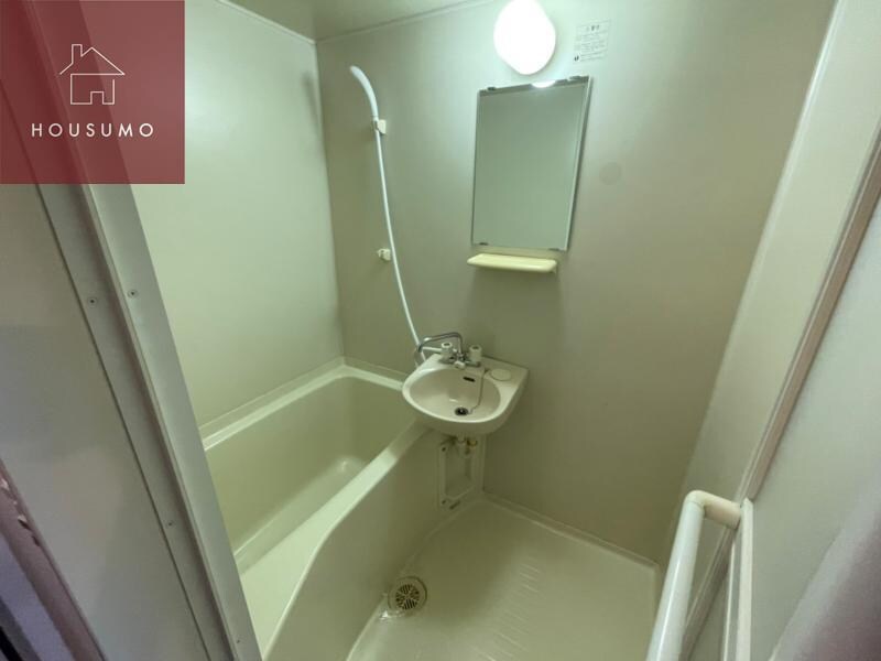 物件内観写真7　(日々の疲れを癒すお風呂付です)