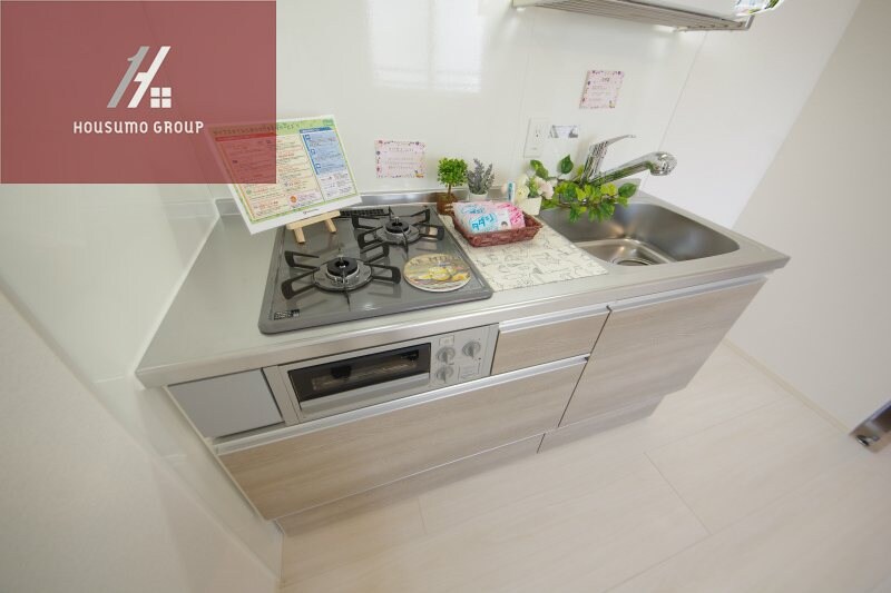 物件内観写真8　(コンパクトなキッチンで掃除もラクラク)