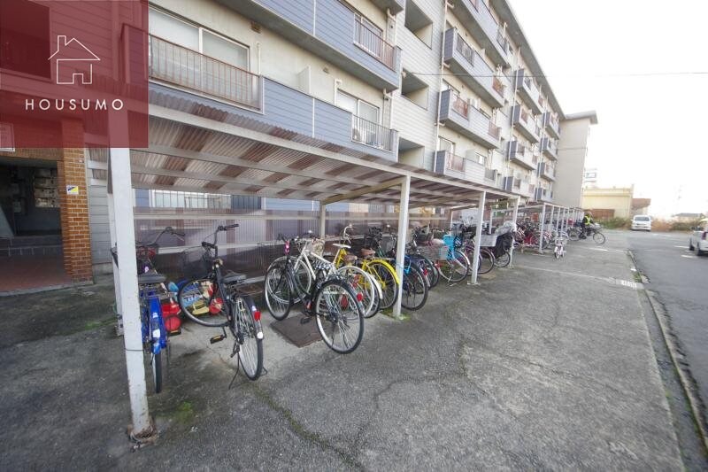 物件外観写真3　(エントランスです)