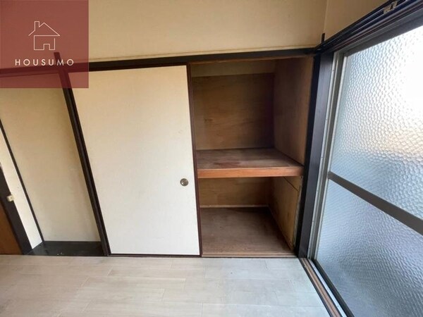 収納(小物を収納するのに便利です)