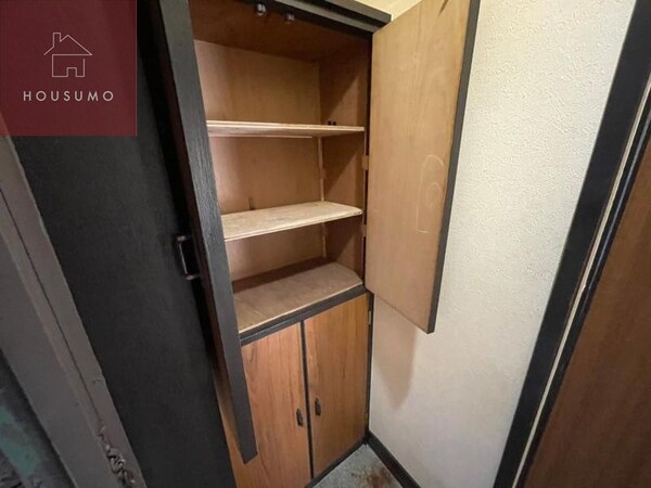 収納(小物を収納するのに便利です)