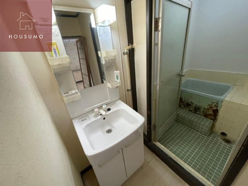 物件内観写真18　(独立洗面台あり、毎朝おしゃれに忙しい女性の方におすすめです)