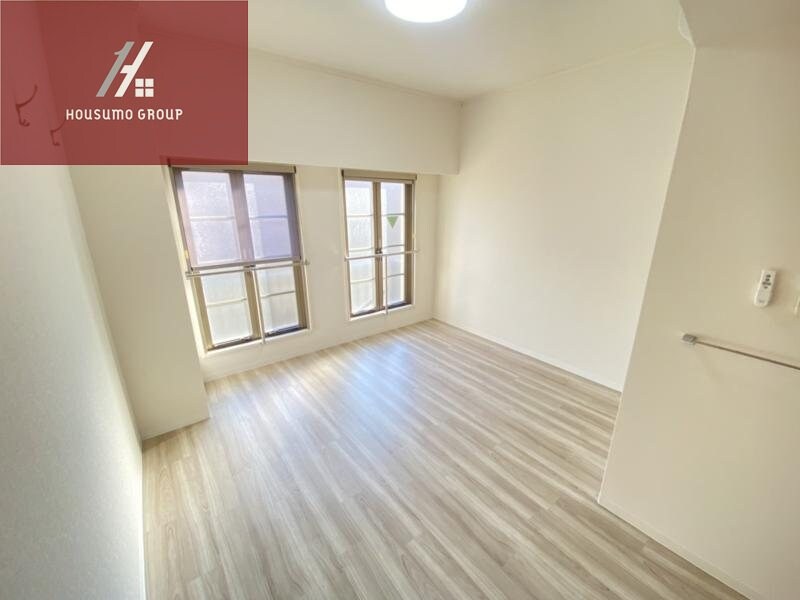 物件内観写真5　(ゆったりとした居間です)