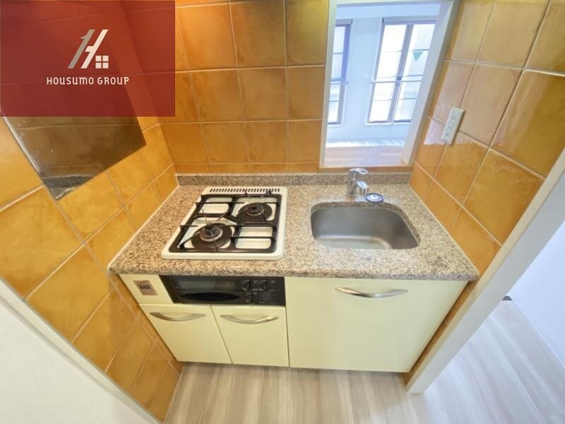 物件内観写真8　(個人の部屋や寝室として使える洋室です)