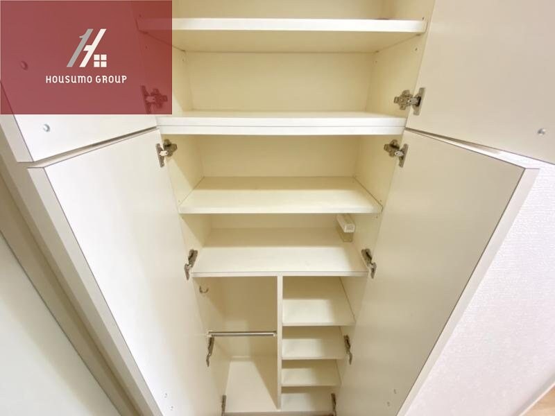 物件内観写真19　(朝の身支度には欠かせない独立洗面化粧台)