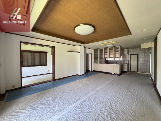 物件内観写真5　(ゆったりとしたリビングです)