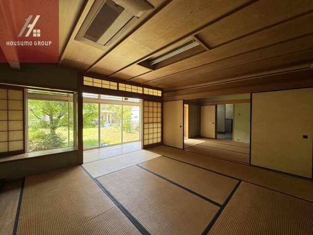 物件内観写真11　(畳の上でゆっくりとくつろげる和室です)