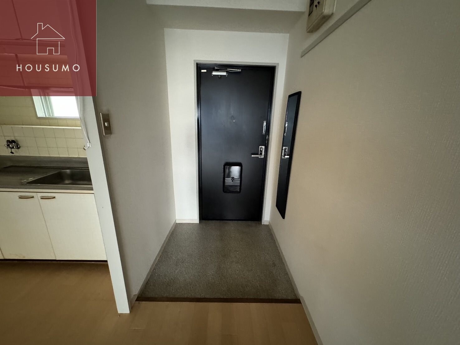 物件内観写真10　(明るい玄関です)