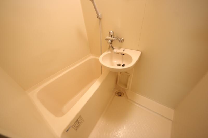 物件内観写真8　(日々の疲れを癒すお風呂付です)