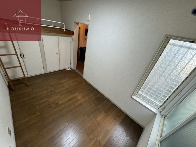 物件内観写真25　(落ち着いた色調の洋室です)