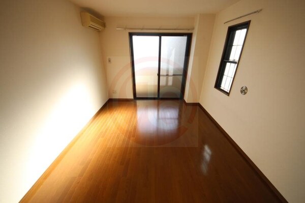 内装他(明るい室内です)