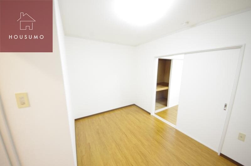 物件内観写真5　(ゆったりとしたリビングです)