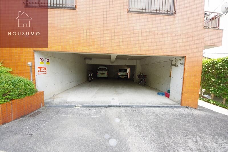 物件外観写真4　(駐車場に車を止められます)