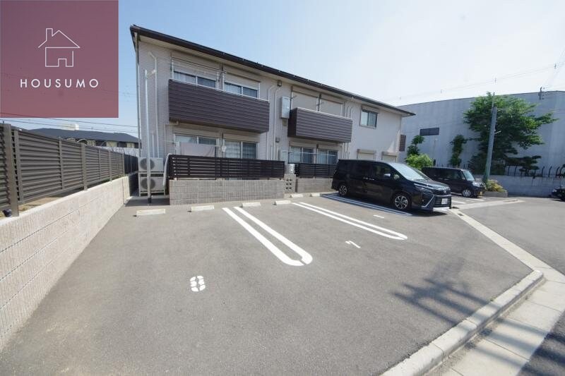 物件外観写真2　(駐車場があります)