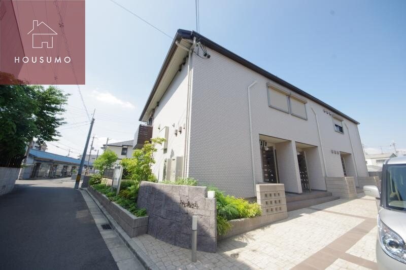 物件外観写真3　(清潔なエントランスです)