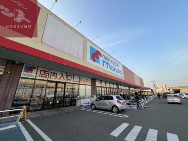 周辺環境(万代　柏原本郷店 611m)